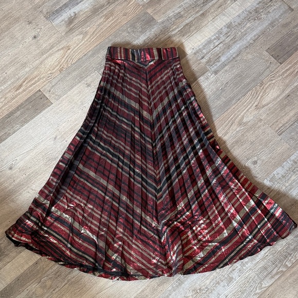 Elegant Red and Black Striped Skirt size S - Picture 3 of 6
